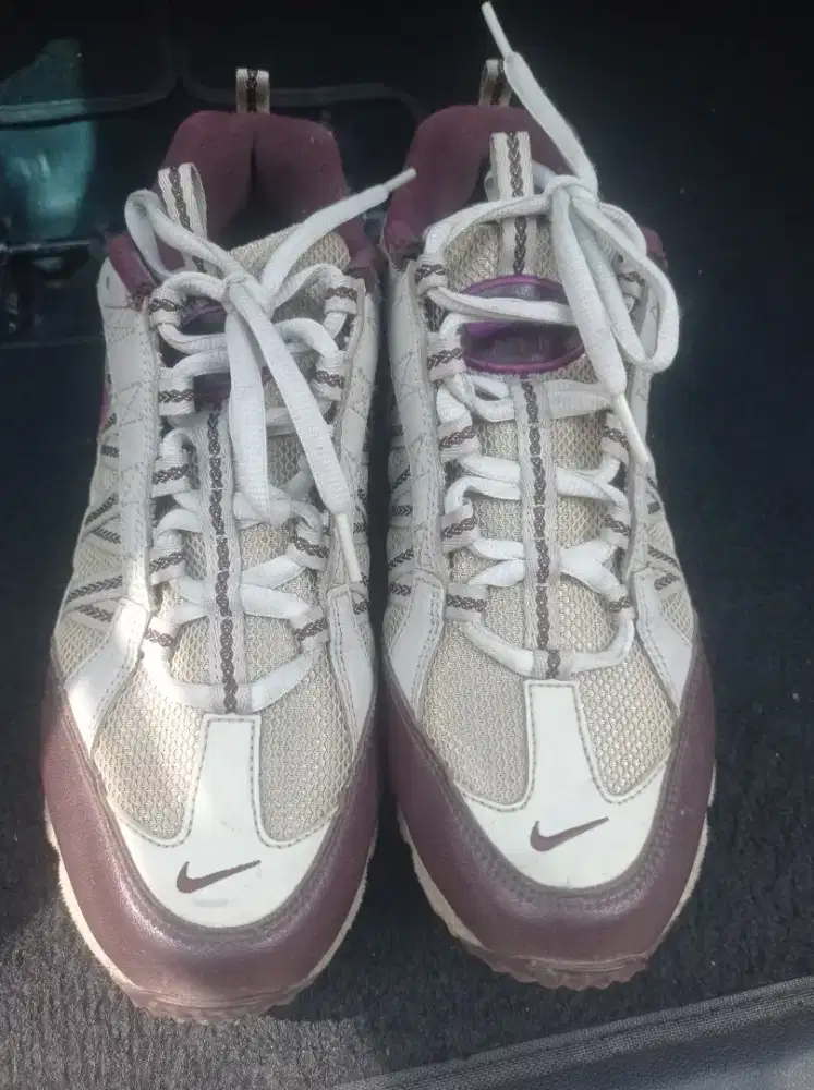 nike humara bekas