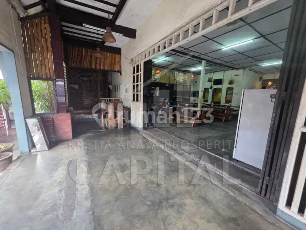 Rumah Usaha Strategis Dengan Parkir Luas Di Jalan Jakarta Antapani Bandung