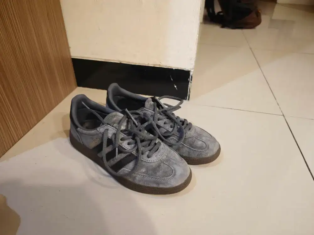 Sepatu adidas Spezial 40