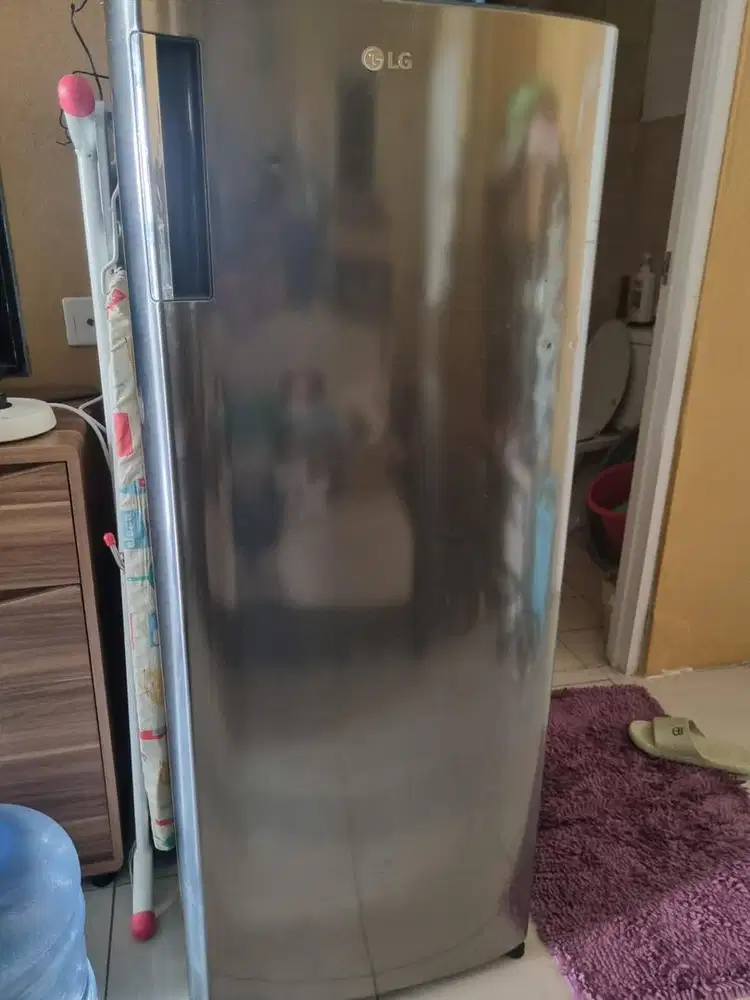 1 UNIT KULKAS FREEZER LG. LIKE NEW