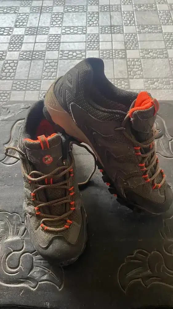 SEPATU GUNUNG MERK MERREL UK. 41