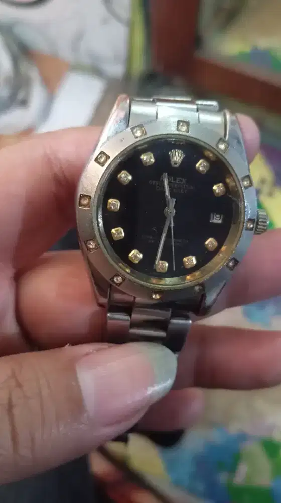 Jam tangan otomatis jam tgl normal