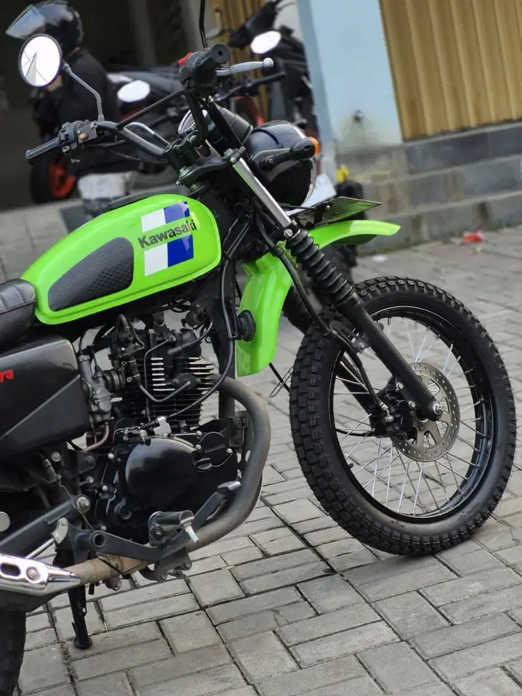 Kawasaki W175 Tracker 2022 Hijau Original | KM 17 Ribu