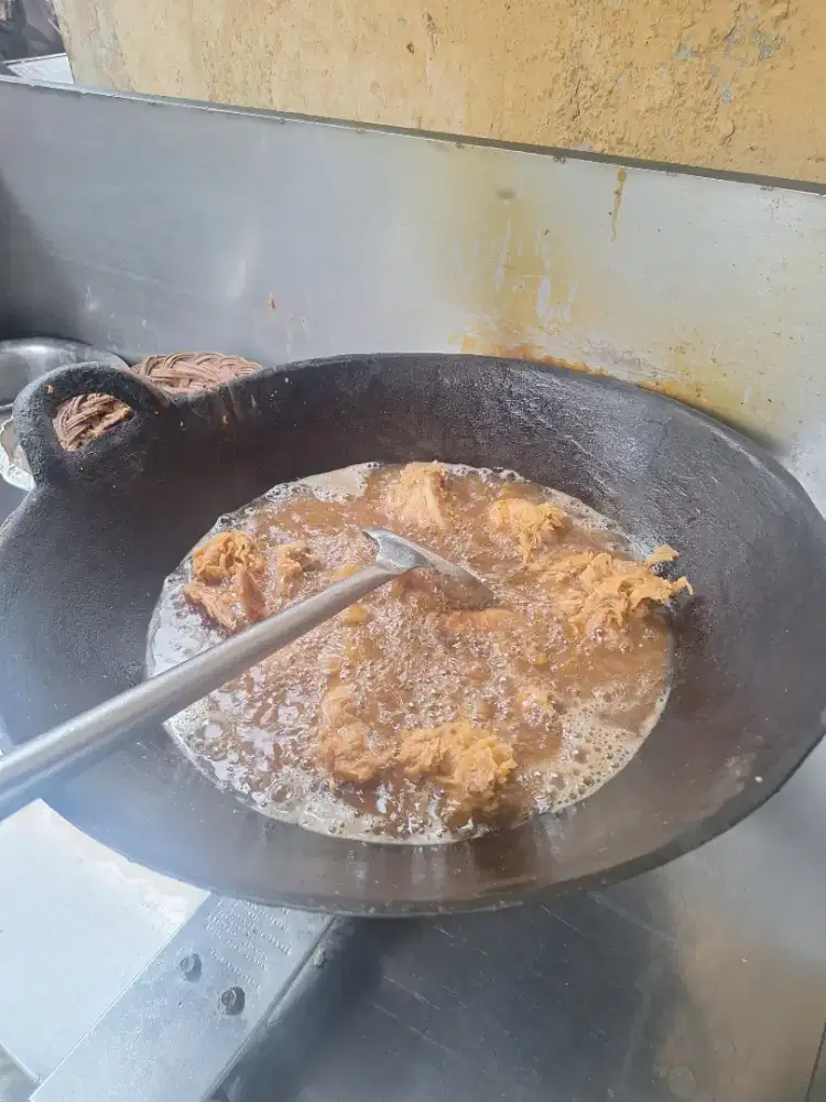 Tukang masak nasi padang