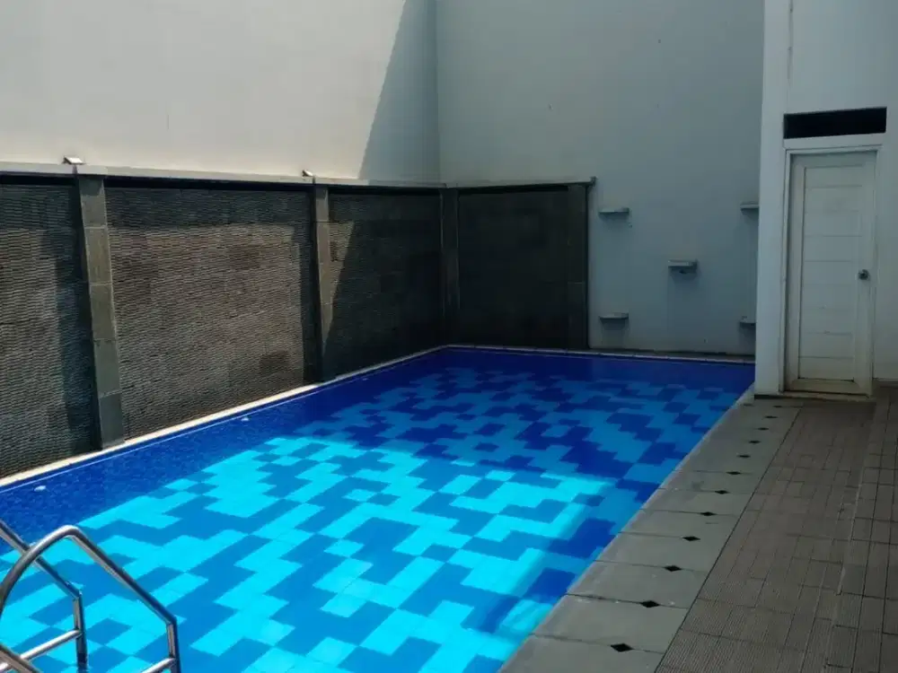 DISEWAKAN BANGUNAN 3 LANTAI DI BOULEVARD UTAMA KOTA WISATA