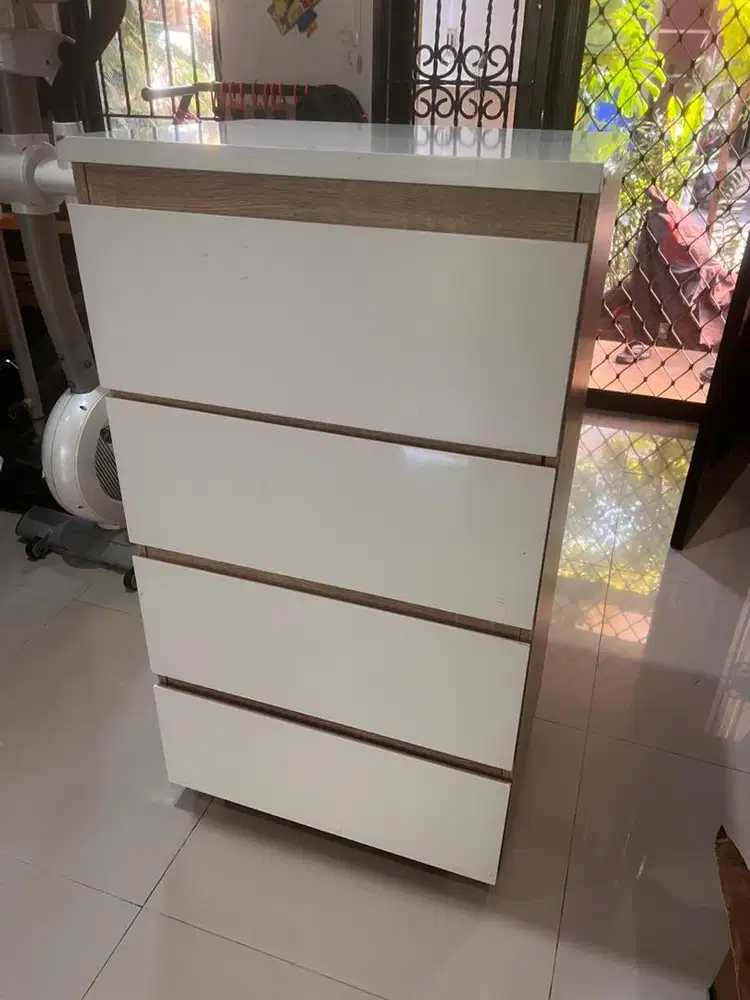 Lemari kabinet 4 laci bekas