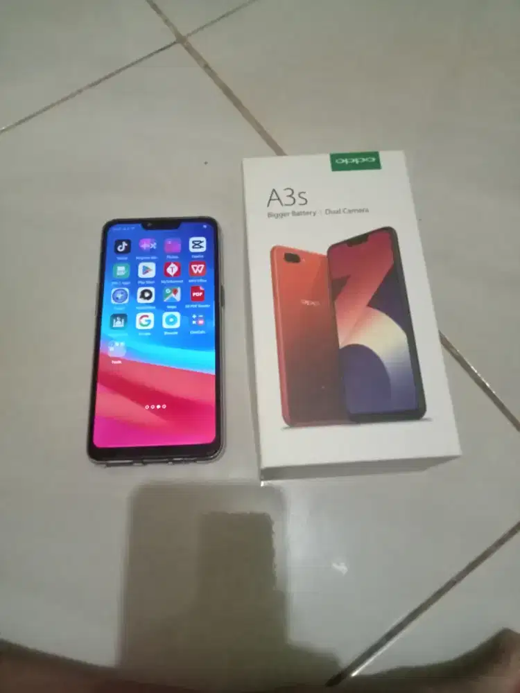 Di jual murah HP OPPO A3S 6 RAM WARNA BIRU