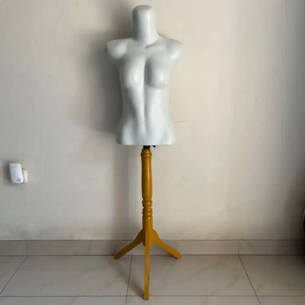 Manekin baju wanita