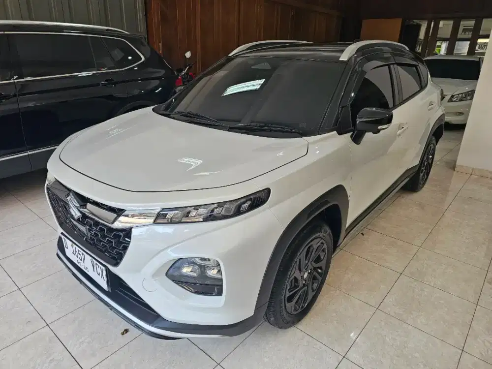 (LOW KM) Suzuki fronx 1.5 hybrid sgx at 2025 putih, km 10rb, spt baru