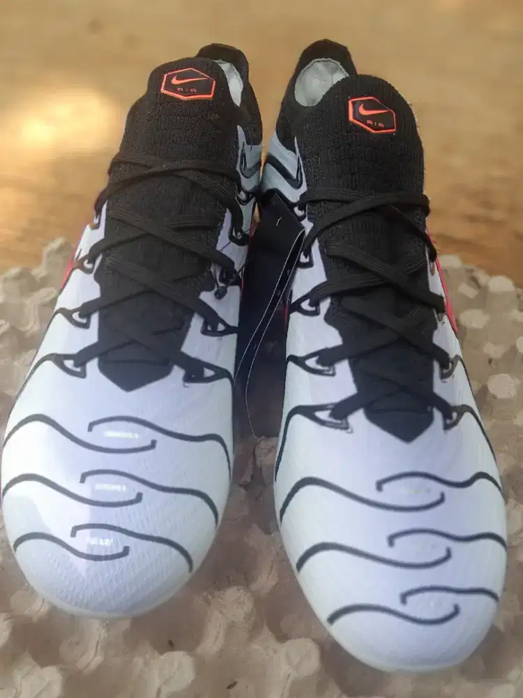 Sepatu bola Nike zoom