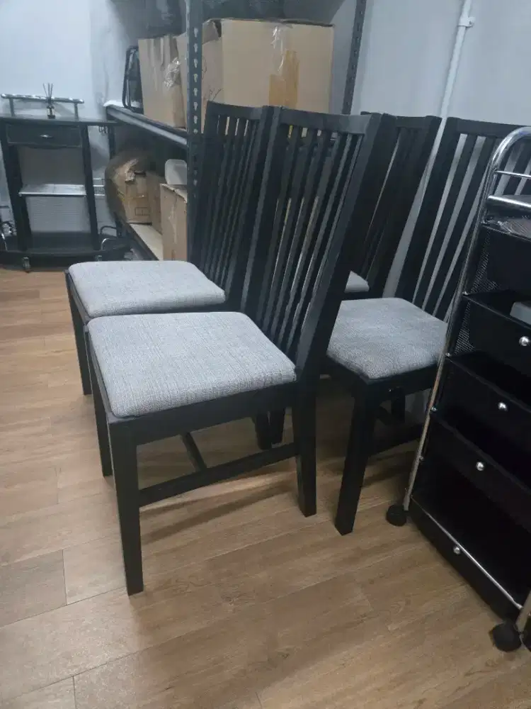 Selling dining chairs