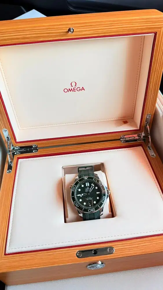 Jam tangan pria omega
