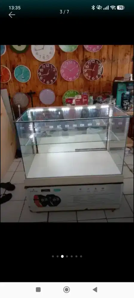 Etalase kaca murah bahan HPL