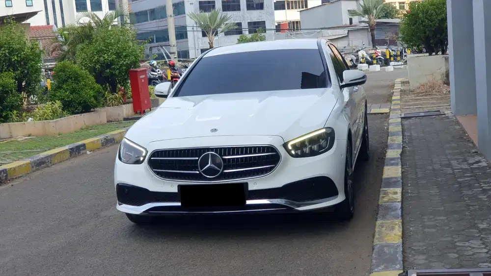 Km31rb mercedes benz mercy e300 avantgarde line 2022 putih