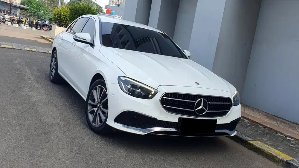Km31rb mercedes benz mercy e300 avantgarde line 2022 putih