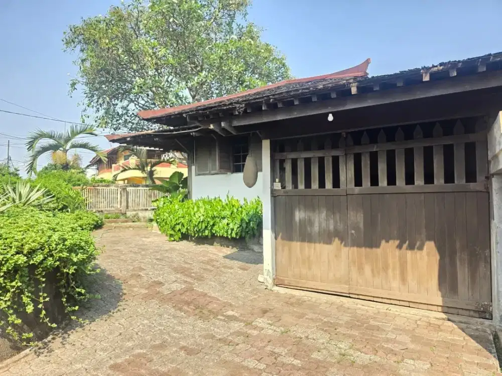 Rumah Asri Luas dengan Ruang Terbuka Hijau ada Pohon buah produktif (alpukat, rambutan mangga,kopi) di Dalam Kompleks Lokasi Strategis Ciputat Tangsel