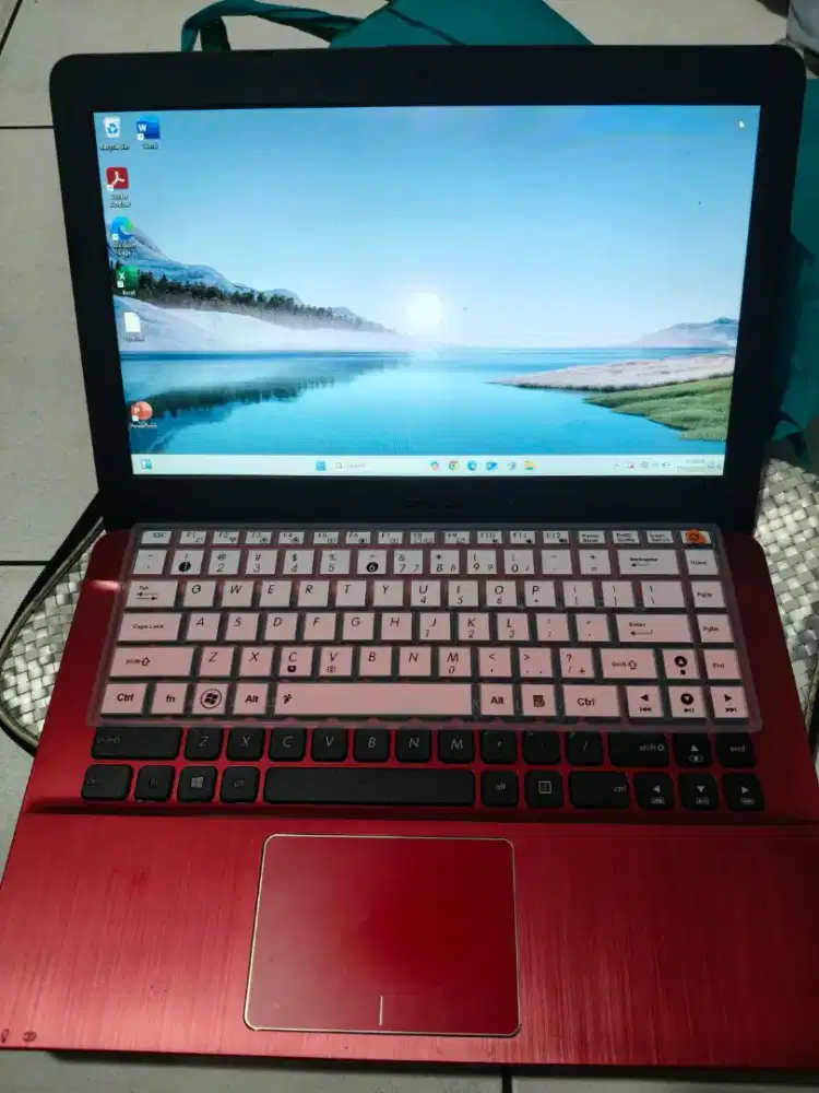 LAPTOP ASUS (MERAH)