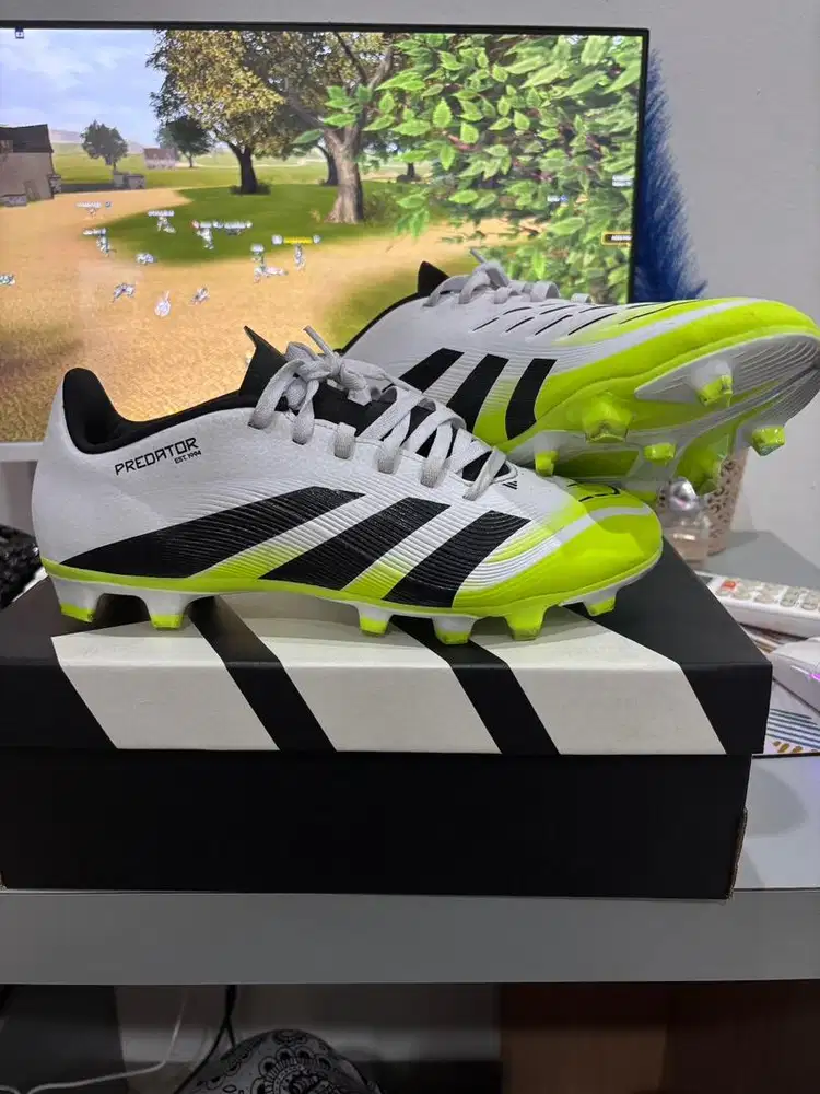 Sepatu Sepak Bola Adidas Predator Club FG White Black Luciem