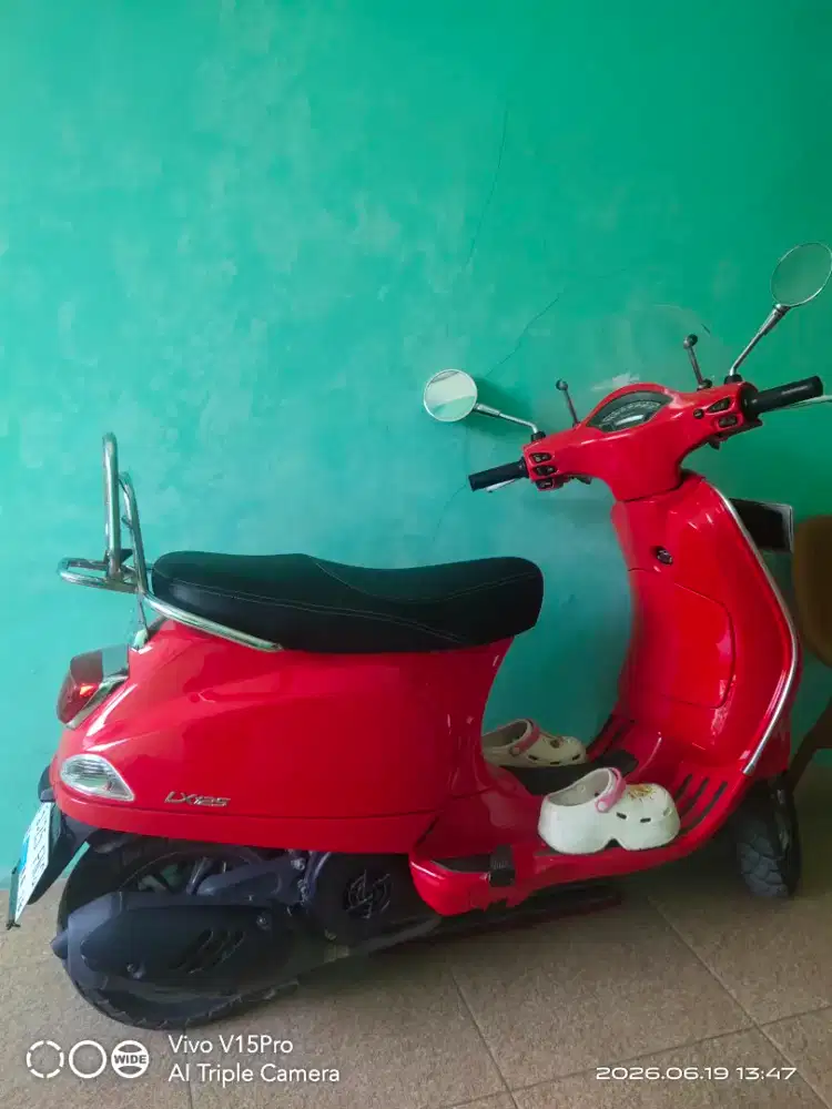 vespa matic lx125 merah merona
