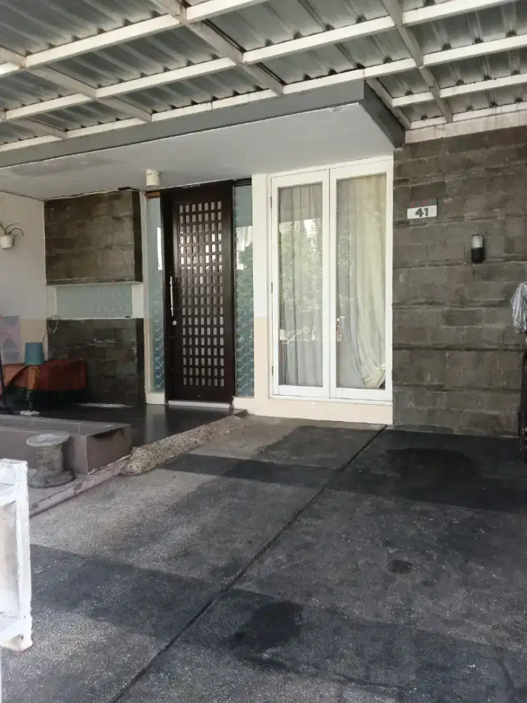 Sewa rumah bulanan isi AC Water Heater di Permata Jingga suhat malang