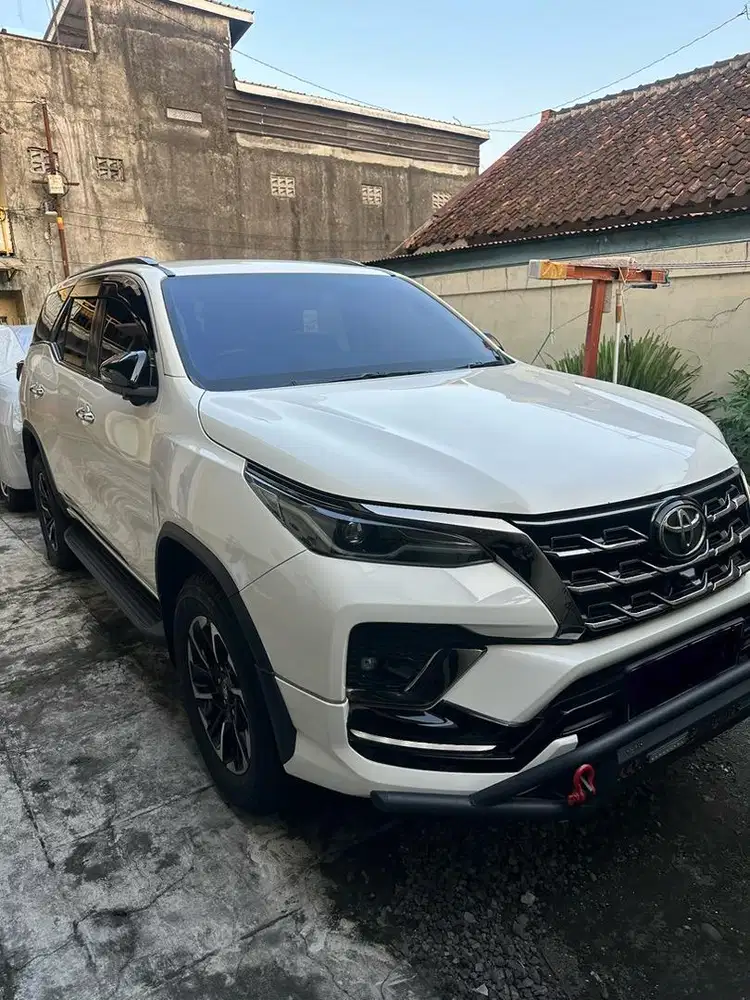 Jual Fortuner GR 2.8 Putih 2022