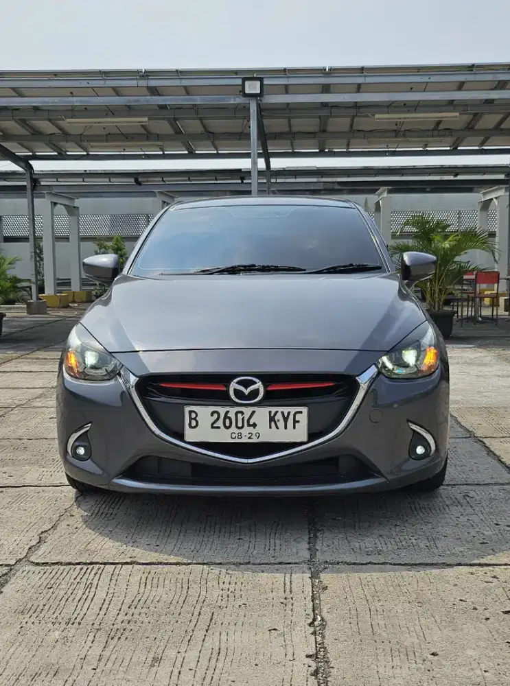 Mazda 2 R SKYACTIV 1.5 matic 2018 abu abu
