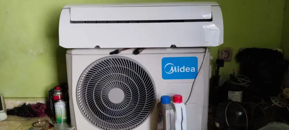 ac midea skem 1/2 pk kondisi 97%