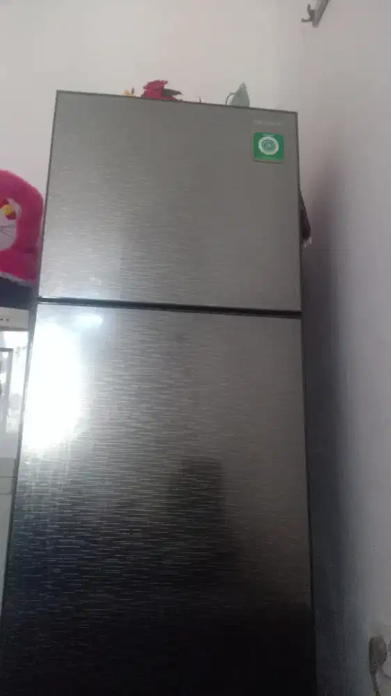 Jual kulkas 2 pintu merek Sharp djual edisi pndhan beli dari baru