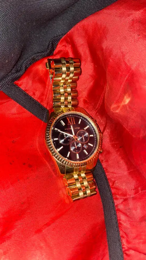Jam tangan bekas