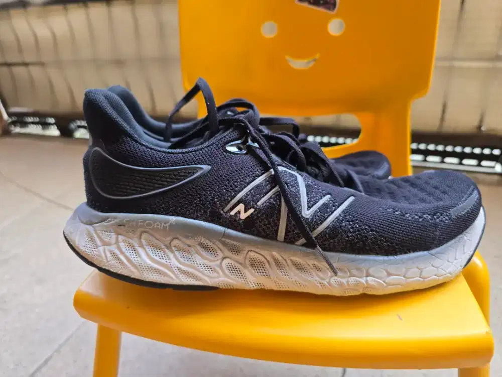 Sepatu running pria new balance fresh foam 1080