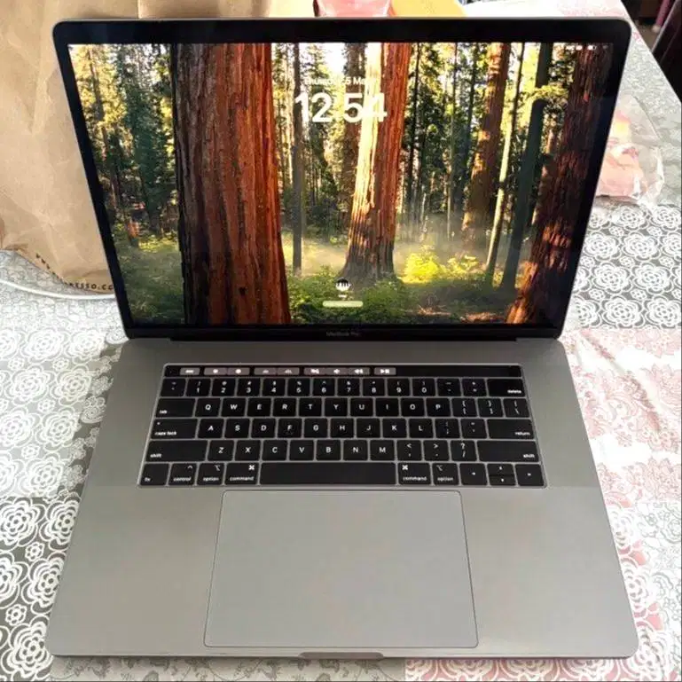 Macbook Pro 16 Inch 2019 Core i7 - 16 GB - 512 SSD (SALES)