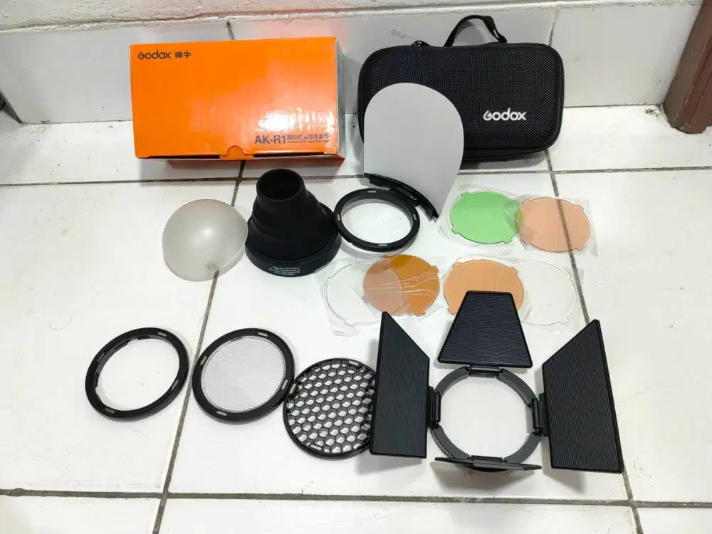 Godox AK-R1 Kit for Round Head Flash Light Modifier Godox V1 AD100