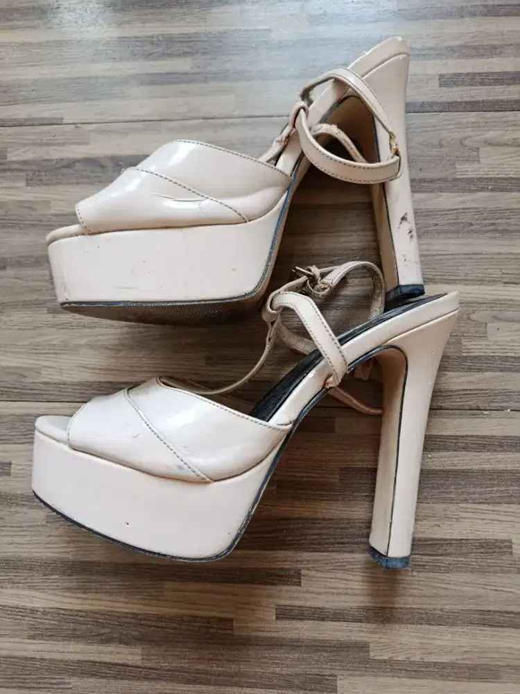 HEELS WANITA FOREVER 21