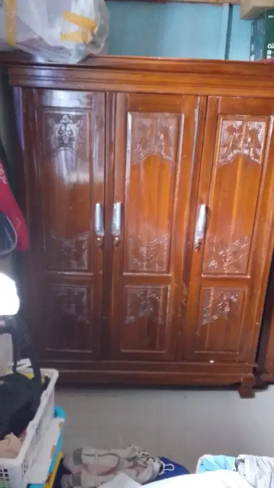 Lemari kayu jati