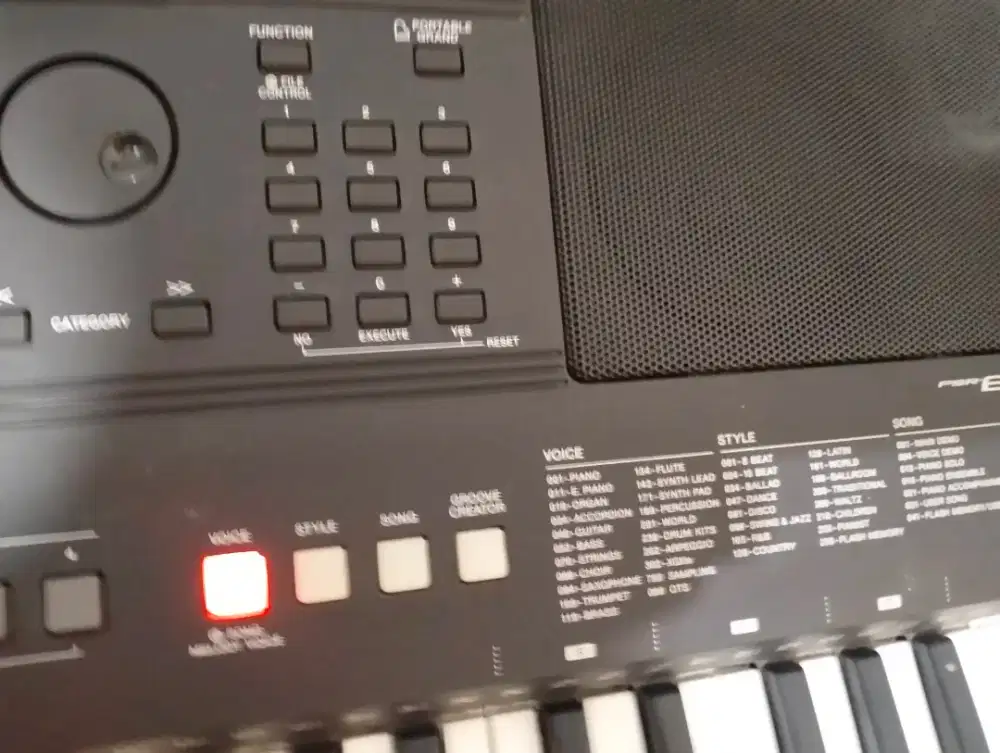 Keyboard yamaha psr e 463 like new