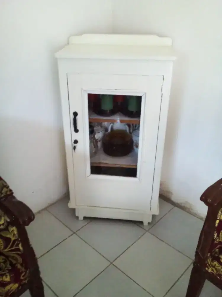 Lemari hias jati mini & isinya