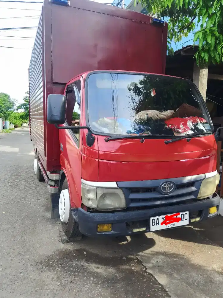Dijual Toyota dina box 110 ET turbo power steering THN 2013