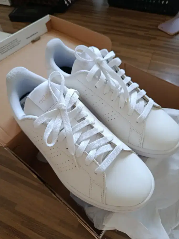 SEPATU TENNIS WANITA ADIDAS ADVANTAGE
