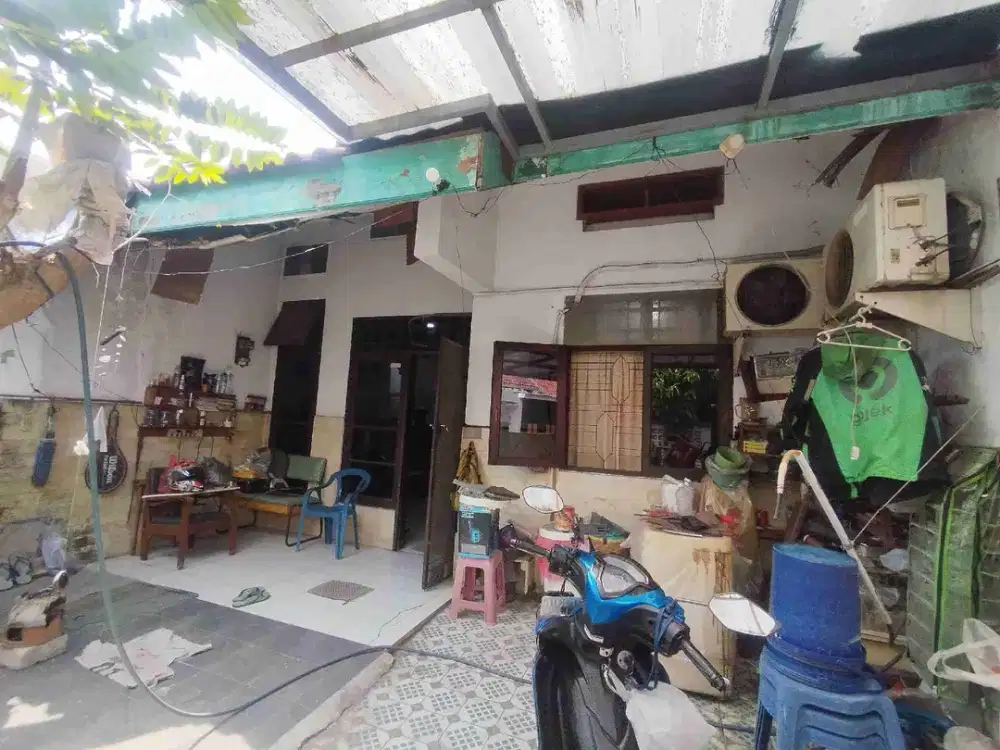 Dijual rumah tua di Menteng Metropolitan hadap Barat