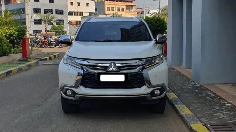 Mitsubishi pajero sport dakar 2019 putih sunroof