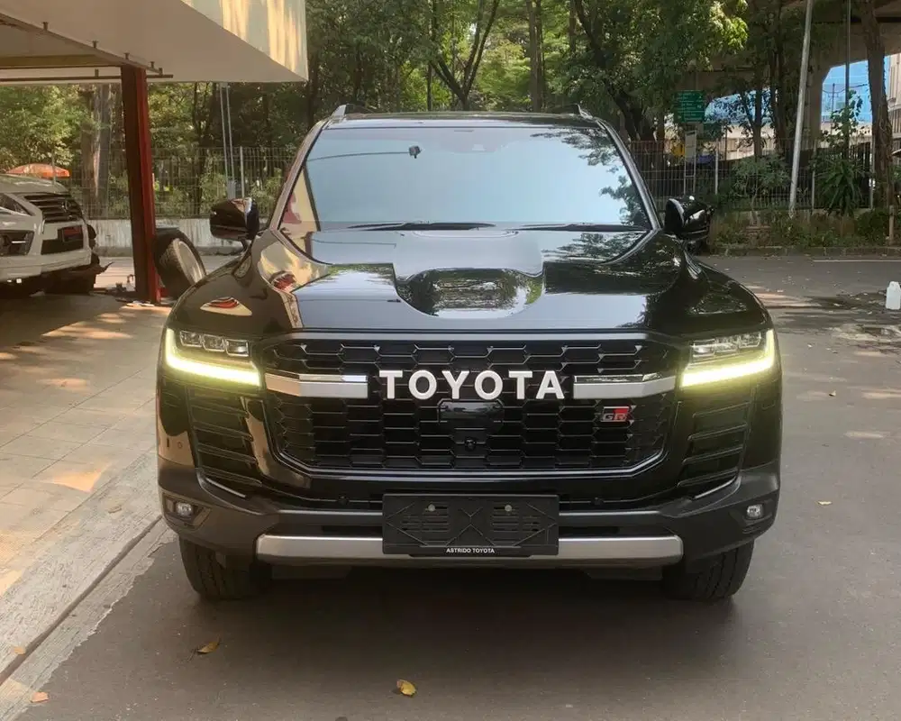 Toyota LandCruiser 300 GR Sport 2023 Black on Black