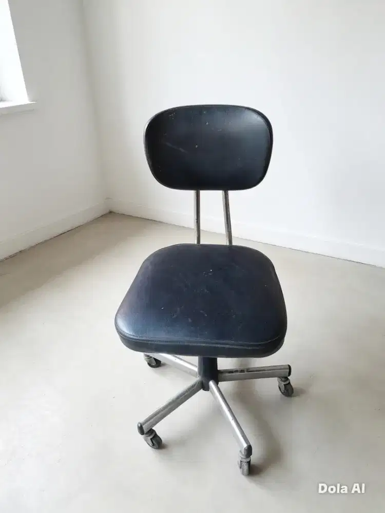 Kursi kantor hidrolik minimalis