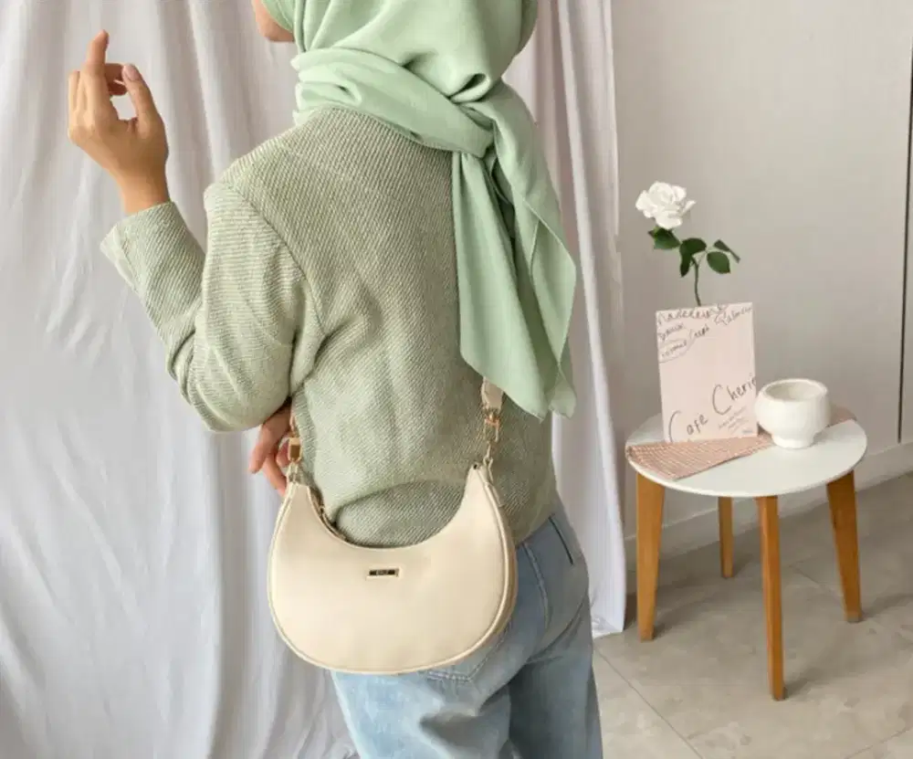 Menjual tas ori
