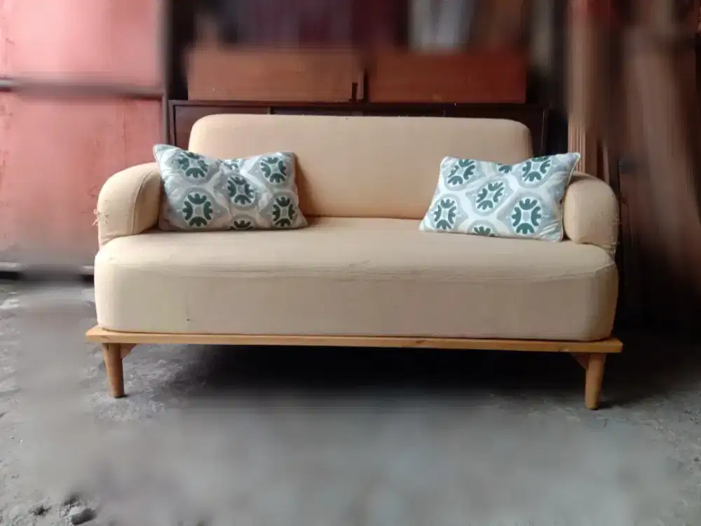 Sofa 2 seater + 2 bantal