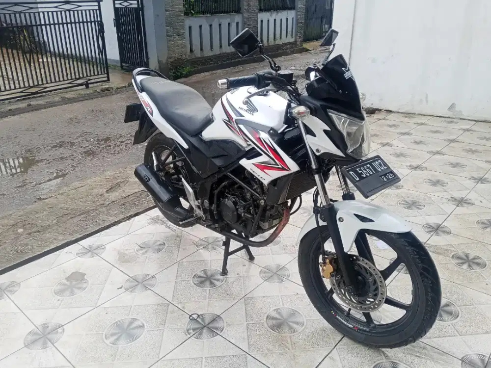 Honda CB 150R old