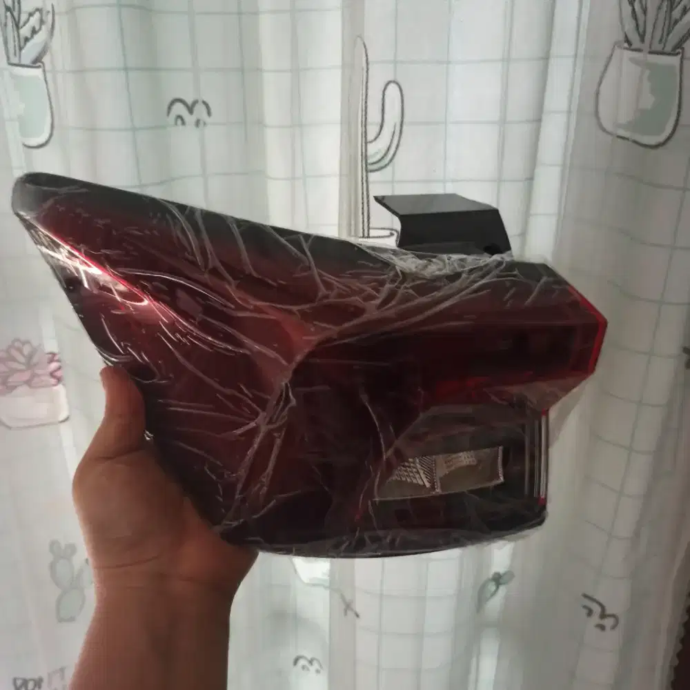 Lampu belakang kiri avanza/xenia