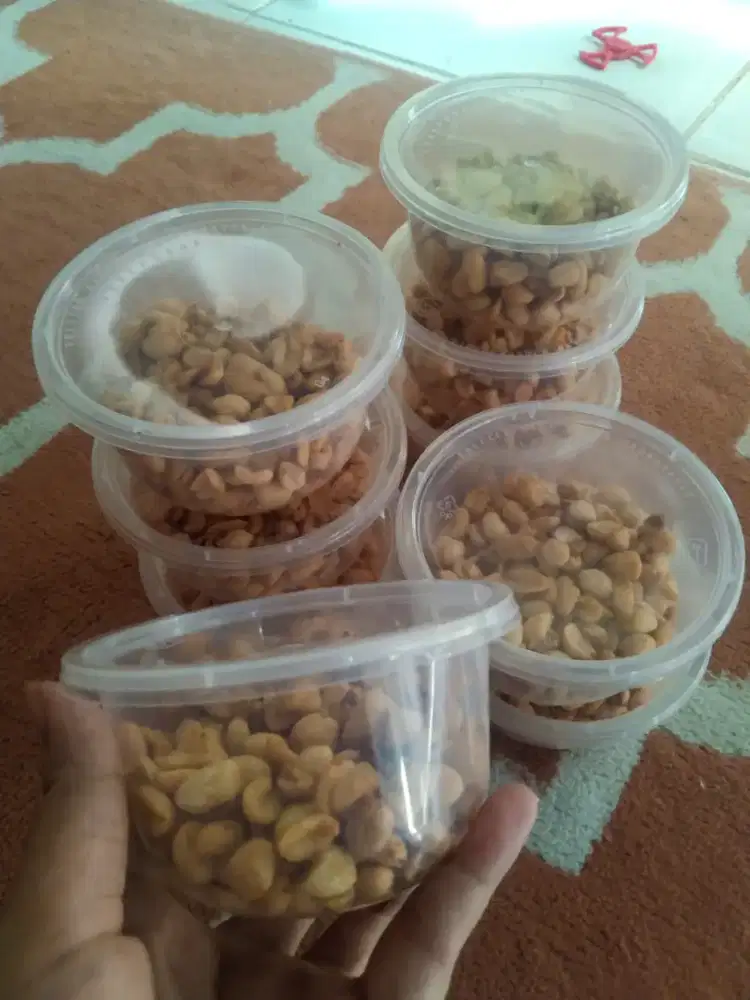Kacang goreng renyah original