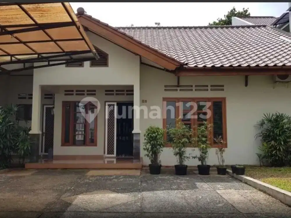 Dijual rumah siap huni di daerah cilandak dekat dengan stasiun MRT