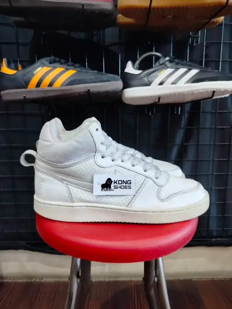 COURT BOROUGH MID WHITE