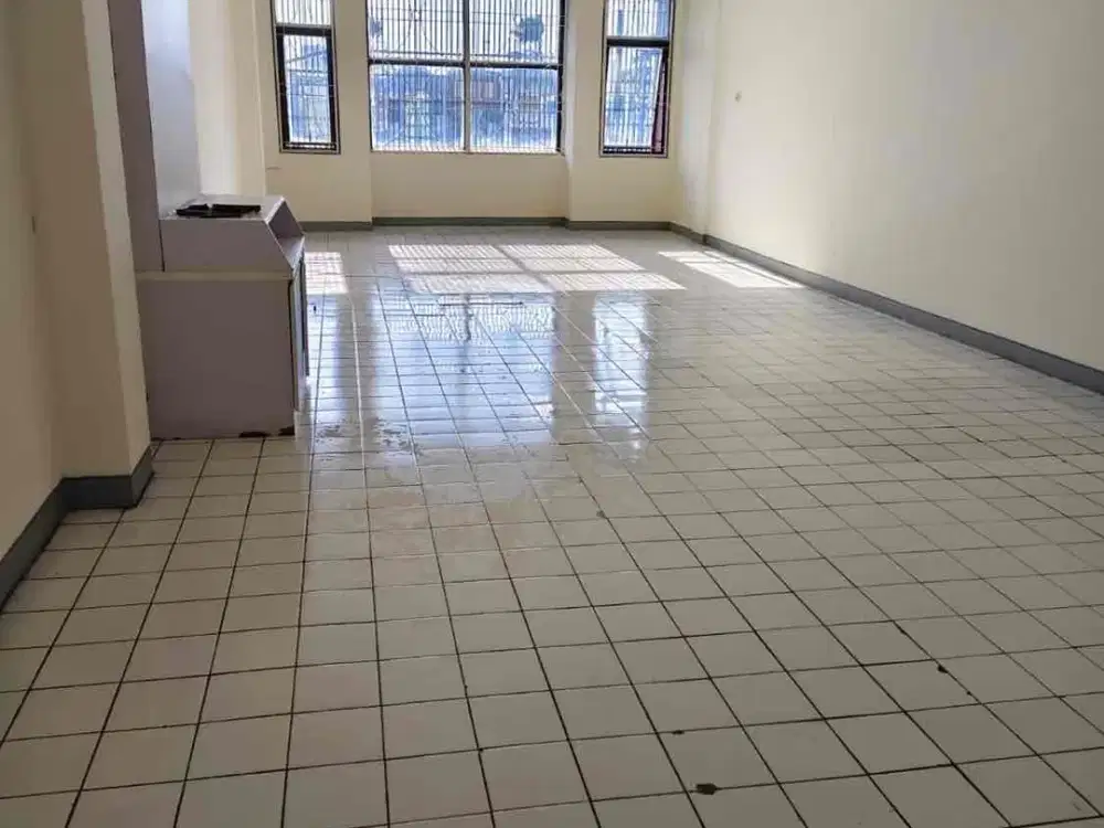 Ruang Usaha Lantai 3 Saja di Boulevard Utama Gading Serpong cocok untuk Kantor / Tempat Les / Salon / Barber / Gudang